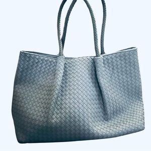 Lulu Dharma large woven tote. Black No flaws. Great every day bag!